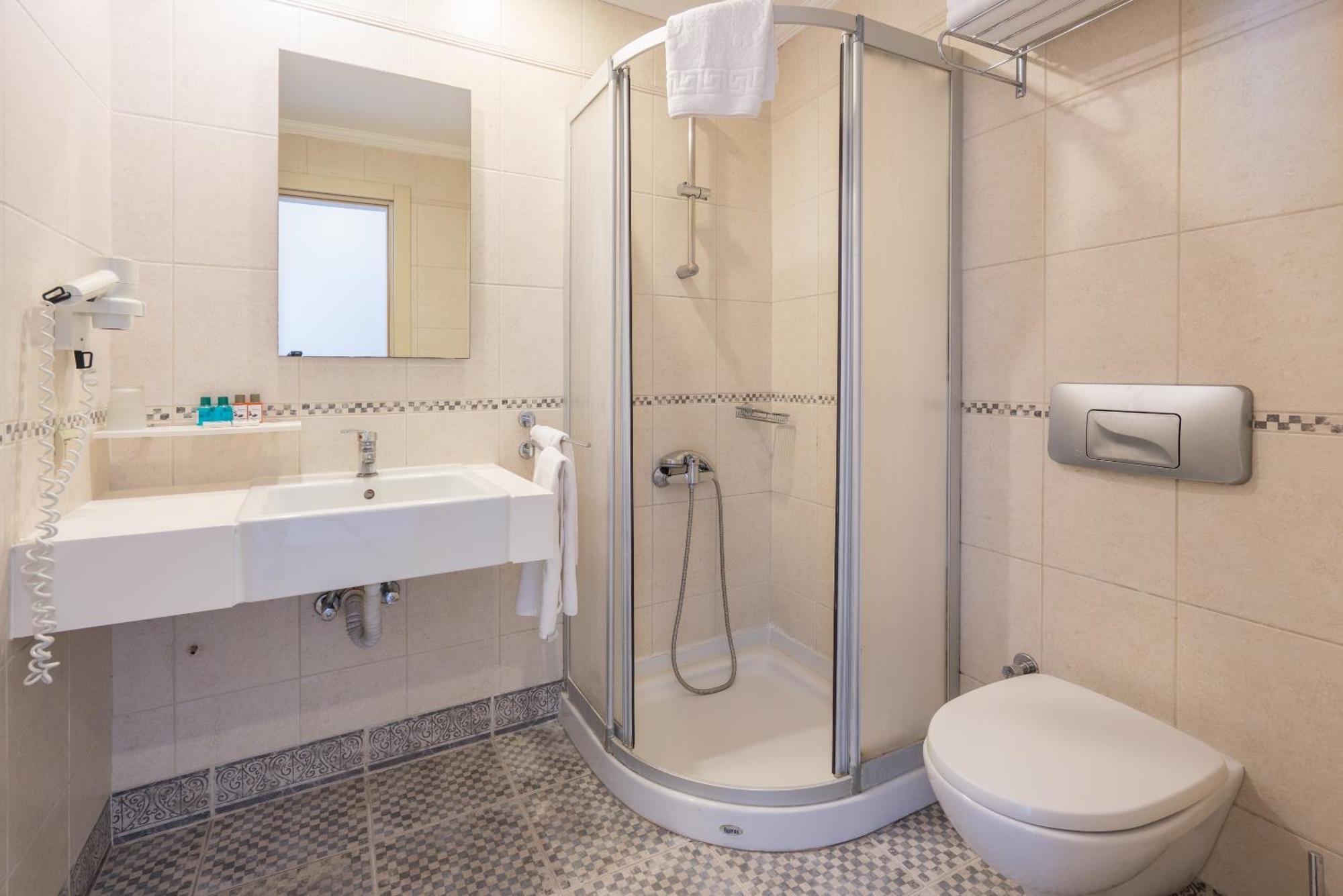 Standard Double or Twin Room,1209801280:JPEG