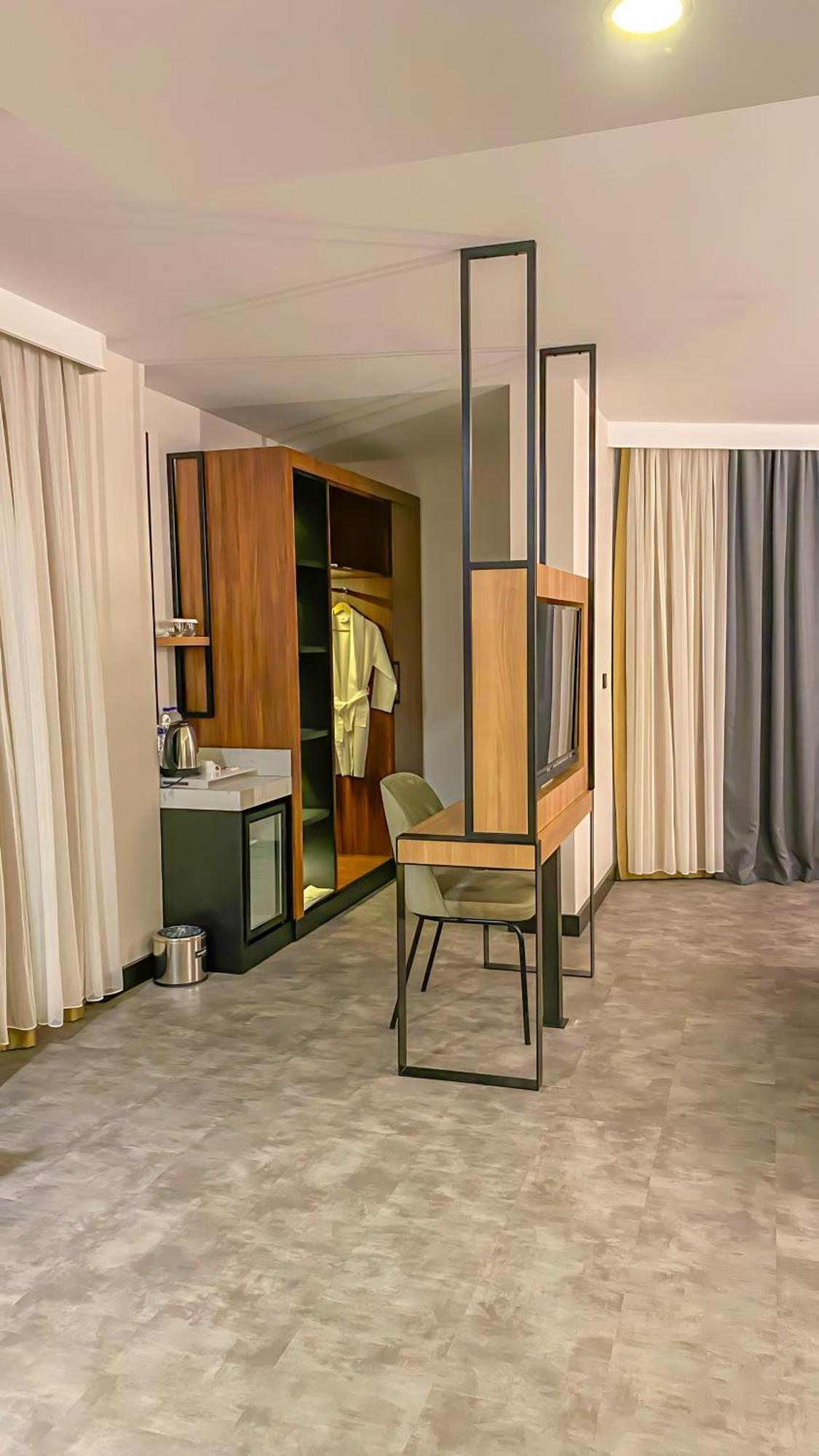 Deluxe Suite
