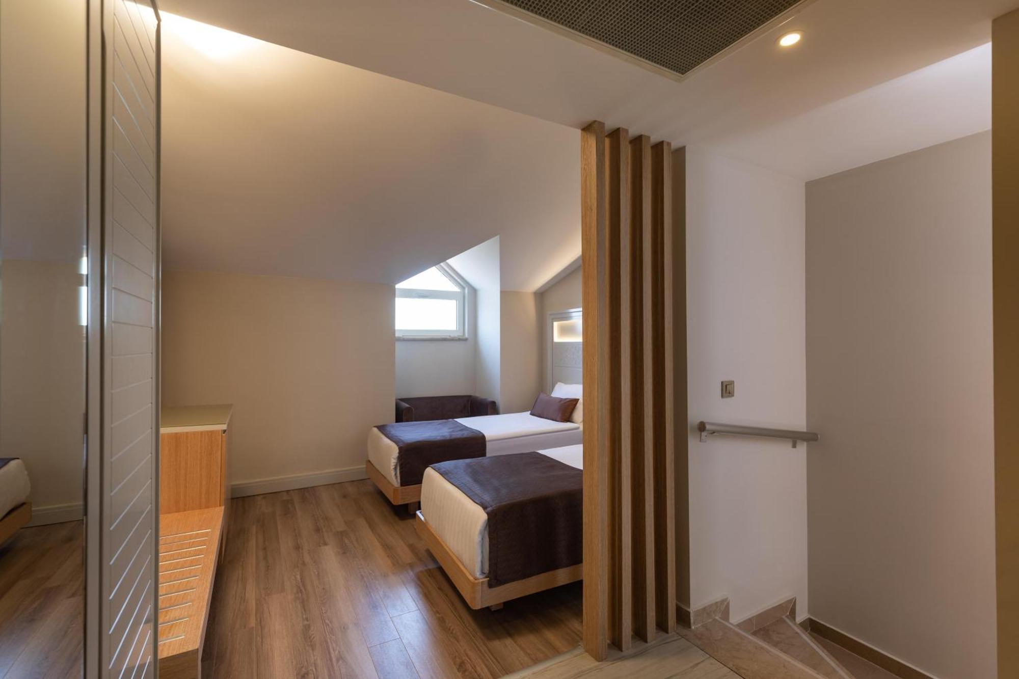 Duplex Quadruple Room,1525256599:JPEG