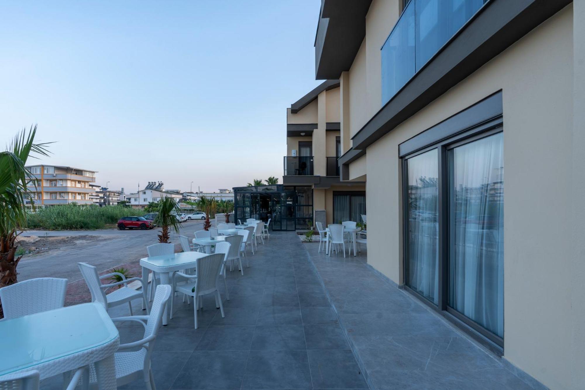 Family Room,1674756510:JPEG