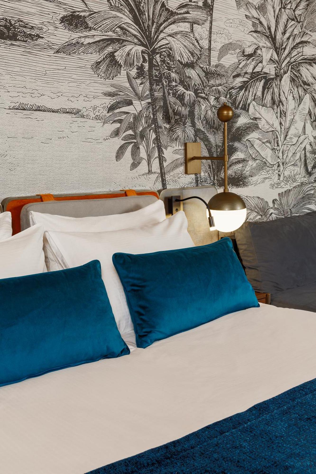 Queen Room with Garden View