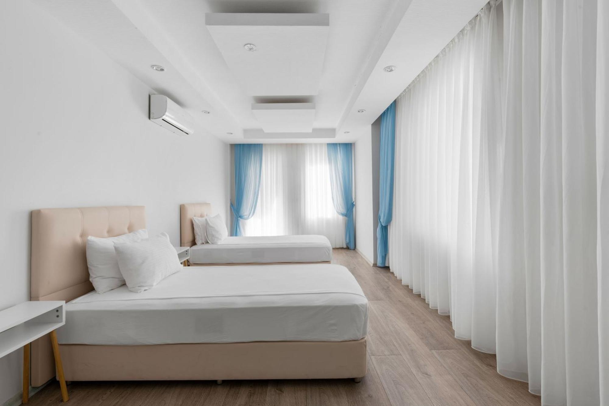 Luxury Suite with Balcony