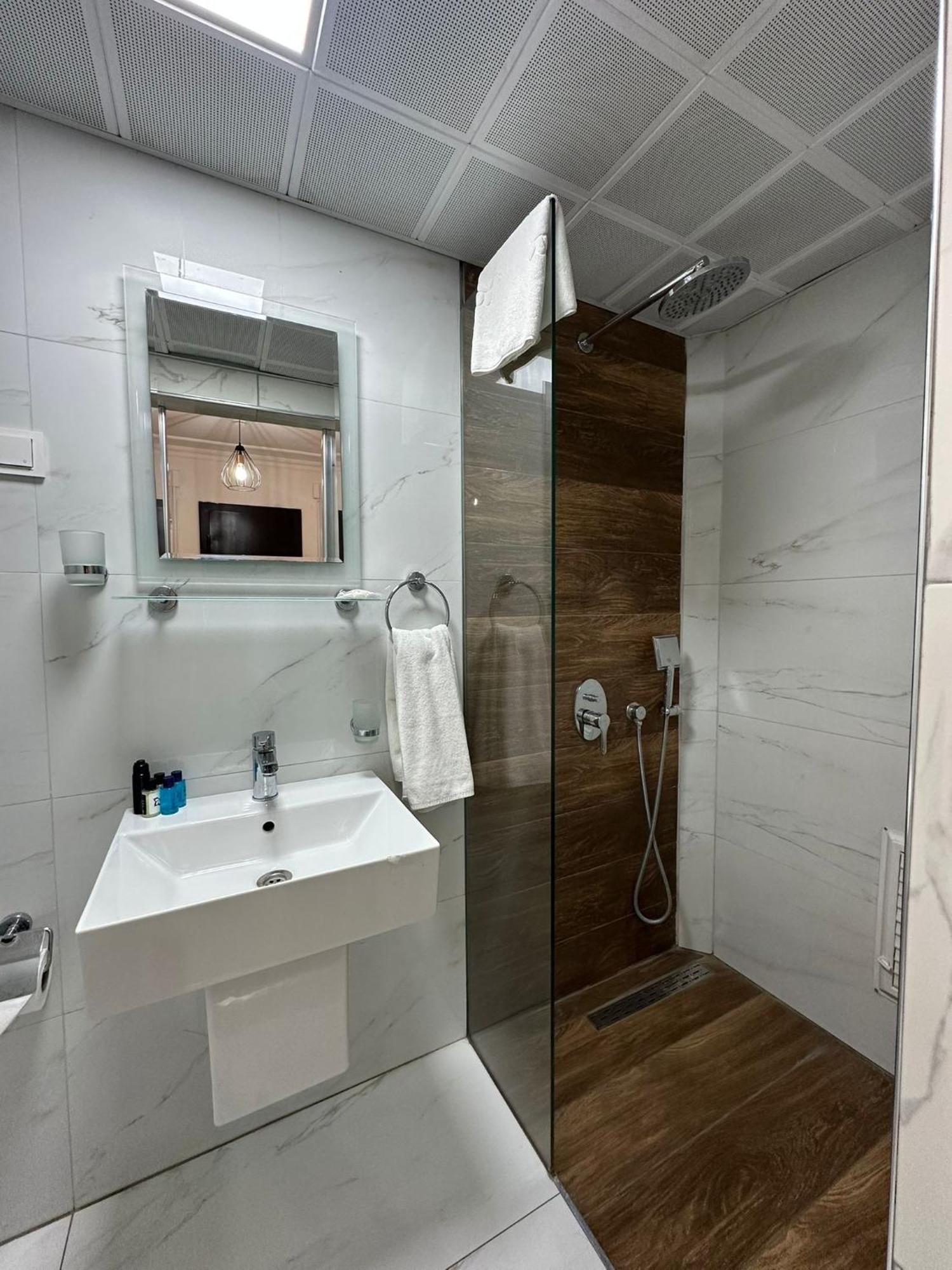 Standard Single Room Shower,1758280917:JPEG