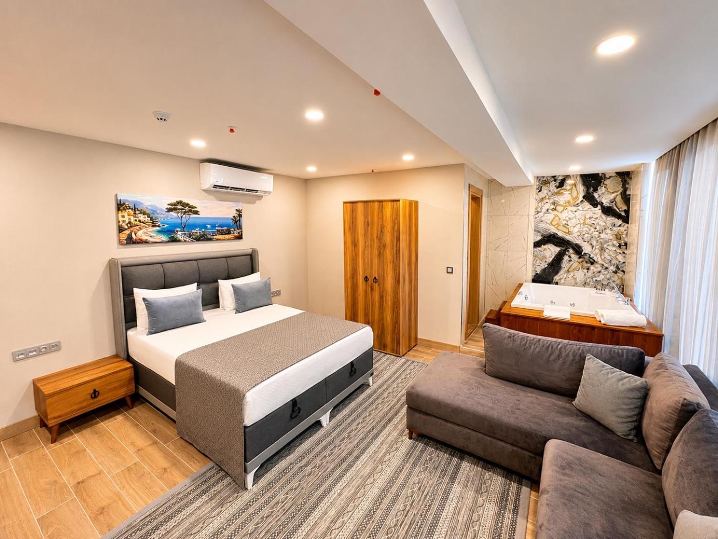 Suite mit Kingsize-Bett mit Whirlpool