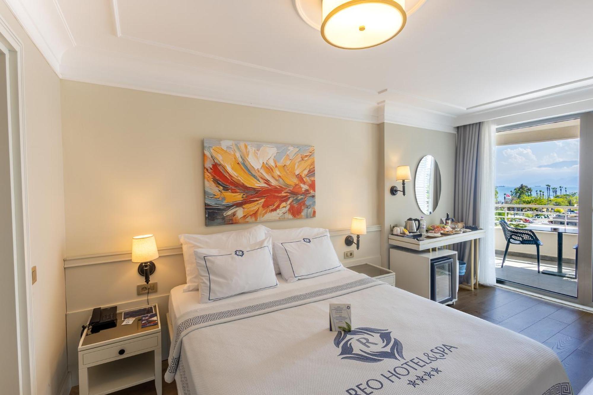 Deluxe Double Room with Side Sea View