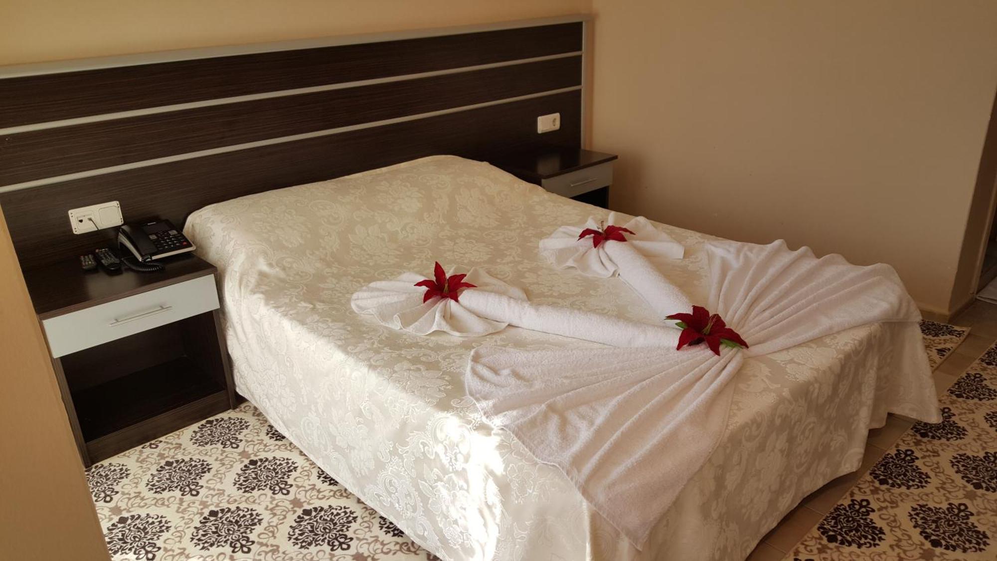 Standard Double or Twin Room,698496795:JPEG
