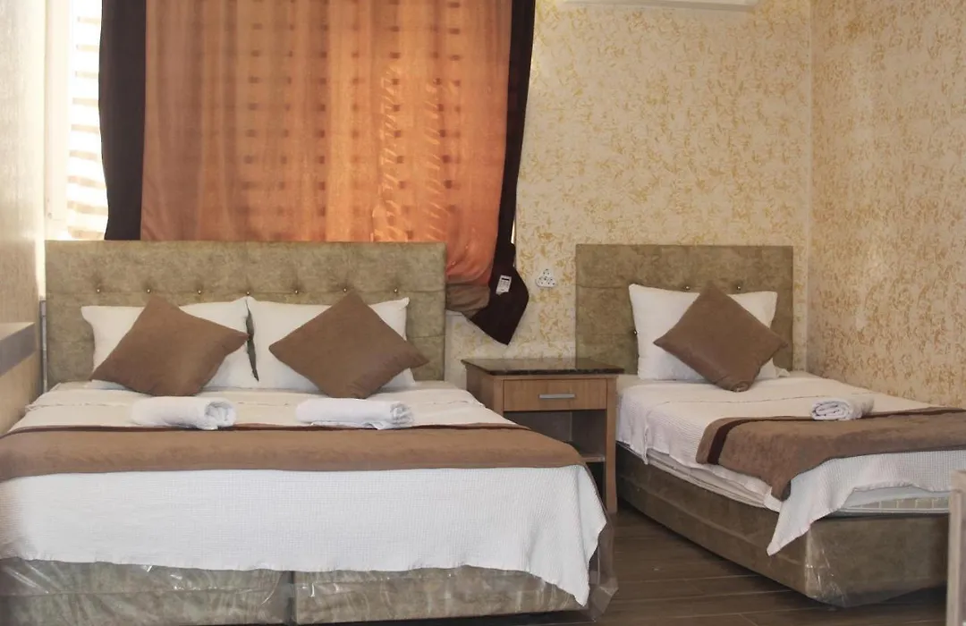 Oezguer Hotel Isiklar-1