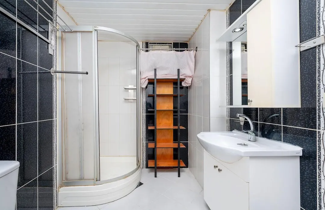 Cozy Flat With Balcony Close To Public Transportation In Konyaalti, Antalya-1