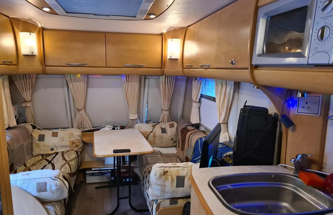 Caravan Hotel Region-1