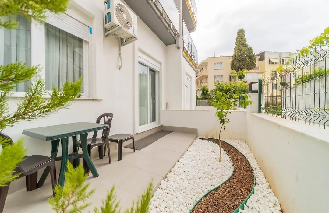 Charming And Central Flat Near Beach In Muratpasa-1