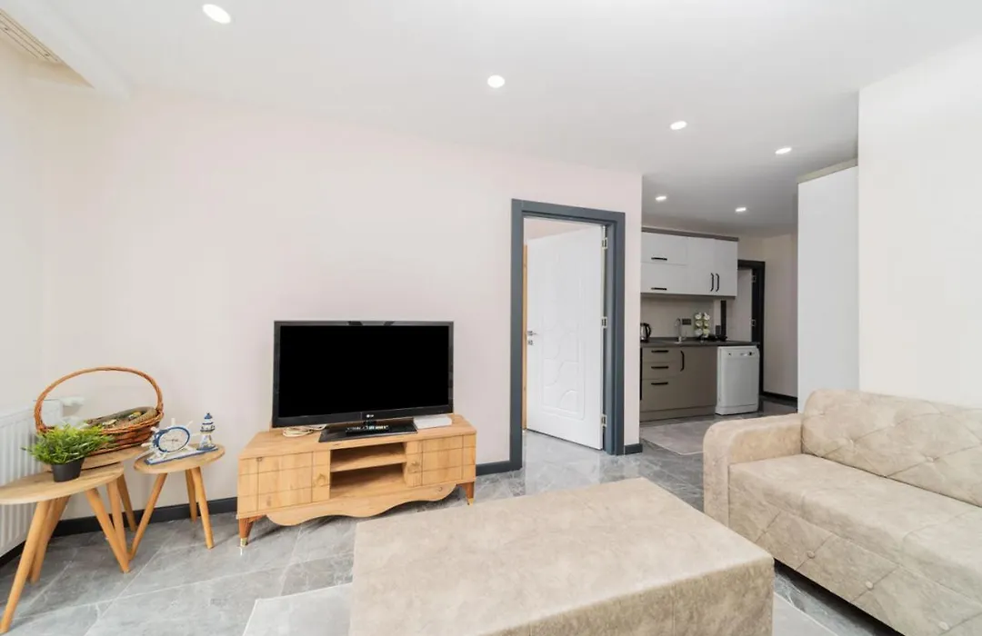 Mesmerizing Flat Close To Konyaalti-1