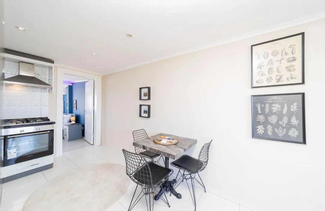 Superb Flat Near Hadrian'S Gate-1