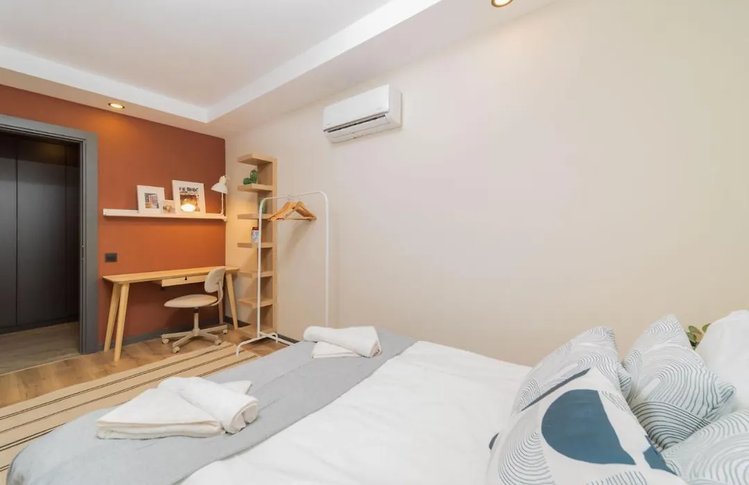 Sleek And Central Apartment In Muratpasa-1