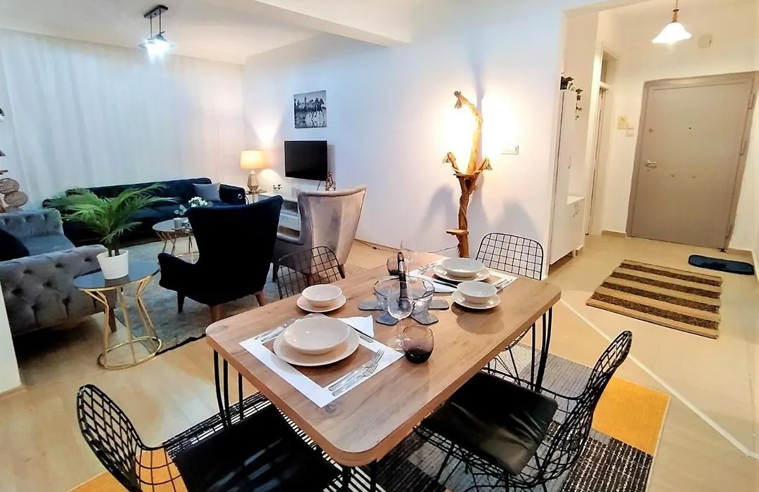 Apartment Near Hadrian Gate In Muratpasa-1