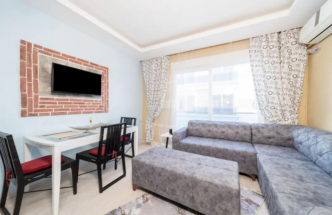 Business-Friendly Flat Close To Beach In Konyaalti-1