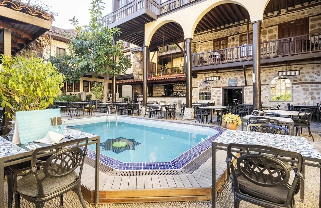 Lovely Studio Flat Near Hadrians Gate-1