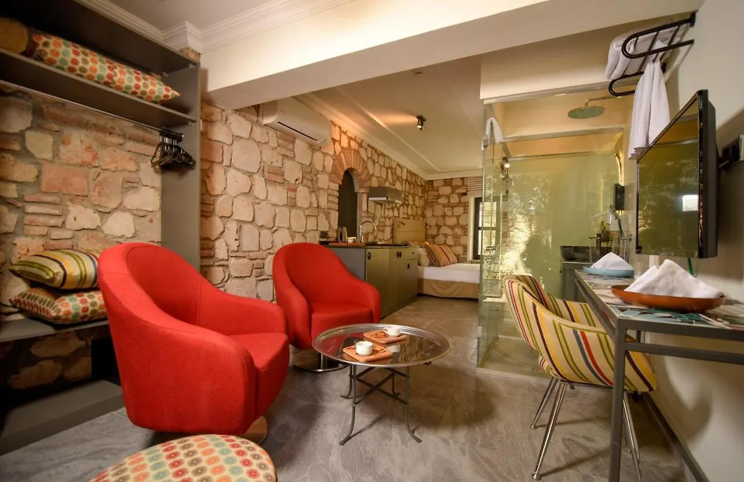 Magnificent Flat With Patio Near Hadrian'S Gate-1