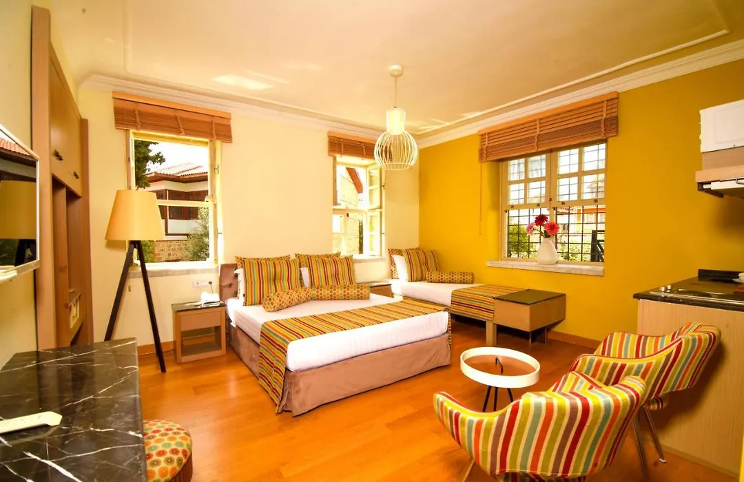 Charming Flat Near Hadrian'S Gate-1