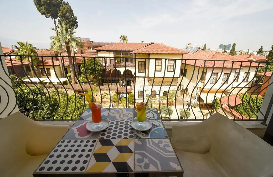 Lovely Flat With Balcony Near Hadrian'S Gate-1