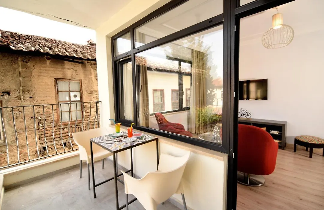 Unique Flat With Balcony Near Hadrian'S Gate-1