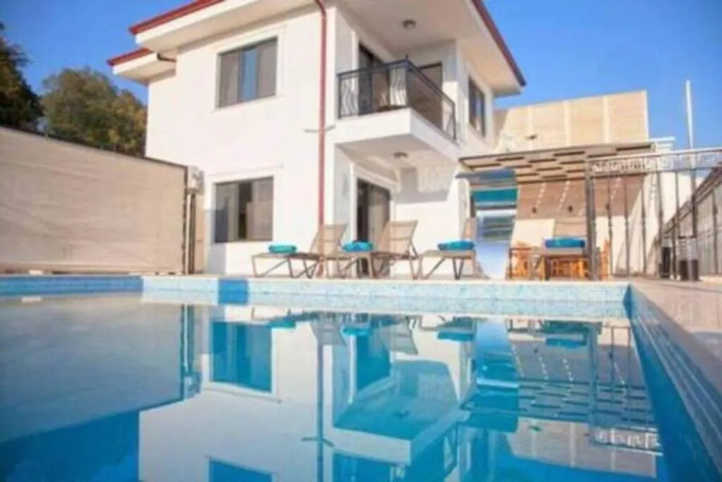 Sleeps 4, Luxury Spacious Villa Awz 279-1