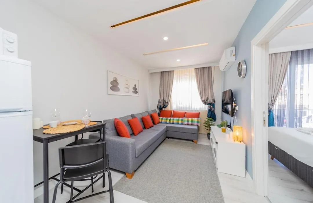 Central And Fully Furnished Flat In Muratpasa-1