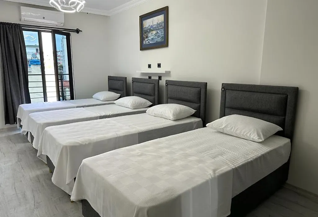 Hadrian'S Gate Family Hostel-1