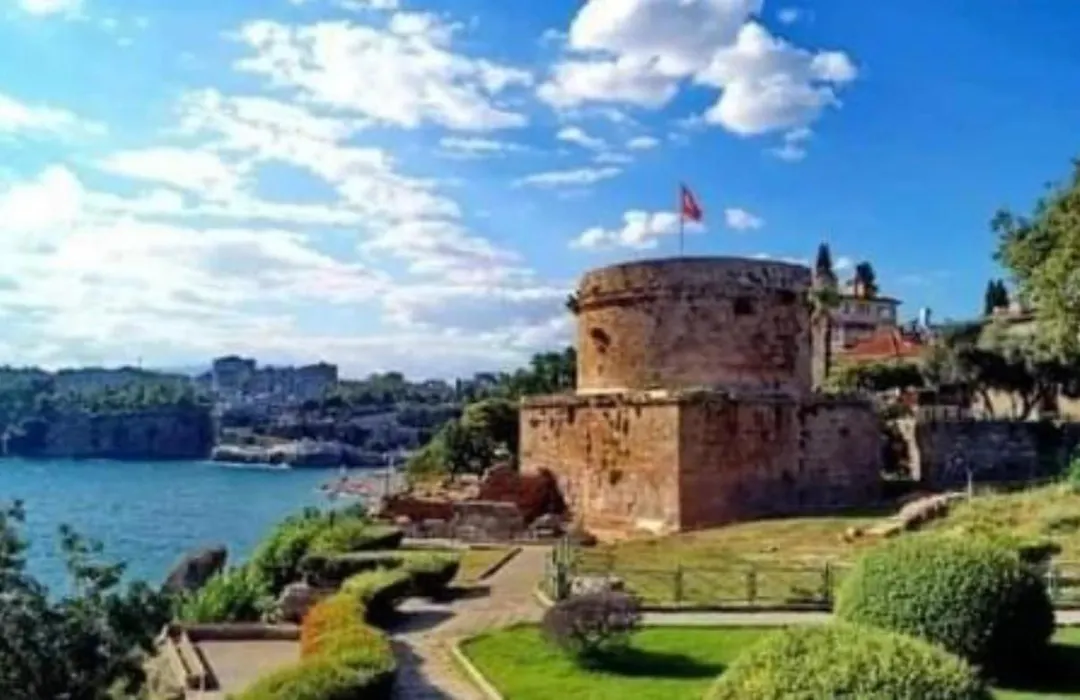 ANTALYA KALEİÇİ TARİHİ LOKASYON BAHÇELİ ÖZEL MÜSTAKİL ev-1