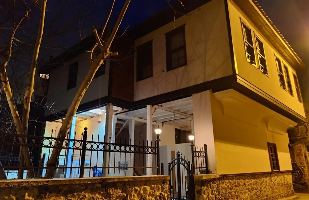 Antique House-1
