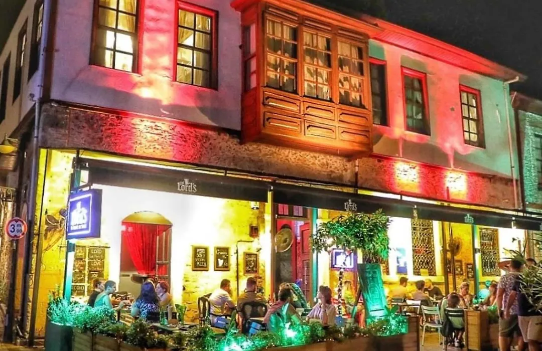 Lord'S Hostel & Pub-1