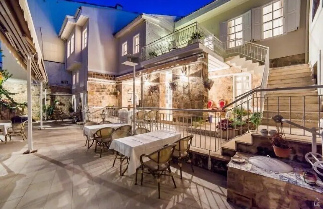Lavin Suites Hotel-1