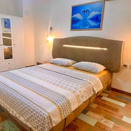 Licensed ,Jazzy Top Class 3 Bedrooms Homes 100Mb Wi-Fi-2