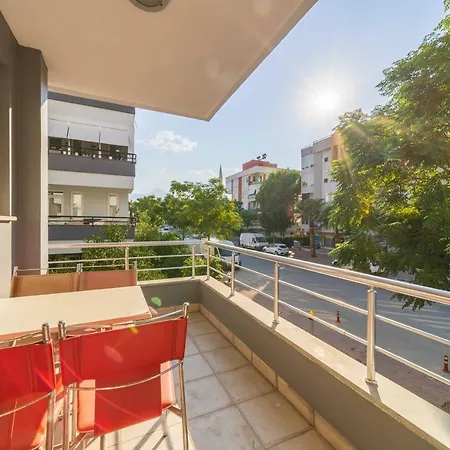 Cozy Flat With Balcony Near Beach In Konyaalti-2