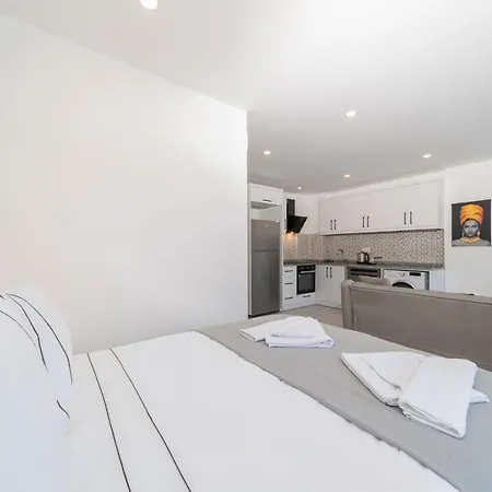 Central And Modern Flat In Muratpasa-2