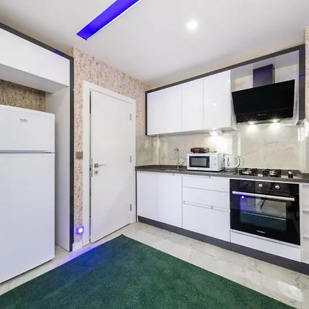 Modern And Central Home Near Beach In The Heart Of Antalya-3