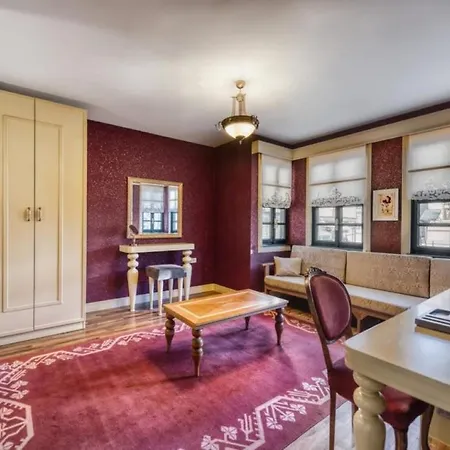 Vibrant Hotel Suite Located In Historical Area Surrounded By Nature-3