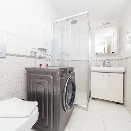 Superb Flat Near Hadrian'S Gate-3