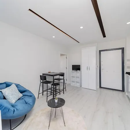 Comfy Home With Balcony View In Muratpasa-3