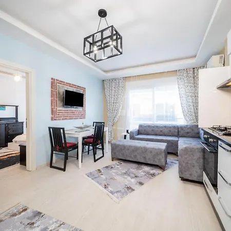 Business-Friendly Flat Close To Beach In Konyaalti-2