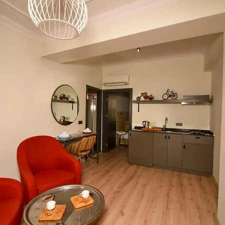 Colorful Flat With Terrace Near Hadrian'S Gate-2