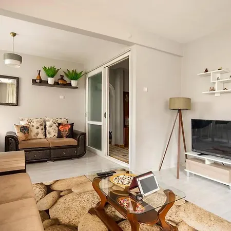 In The City Center, Close To The Beach, 100 Mbps Internet, Family House-2