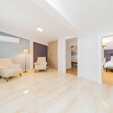 Spacious And Central Apartment Near Lara Beach In Muratpasa, Antalya-2