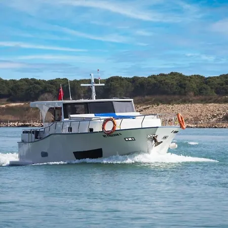 Karci Yacht Charter-3