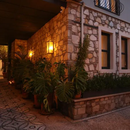 Spacious Penthouse With Terrace Near Hadrian'S Gate-2