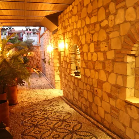 Comfortable Flat With Jacuzzi Near Hadrian'S Gate-3