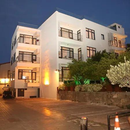 Superb Flat With Balcony Near Hadrian'S Gate-3