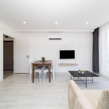 Central Flat With Balcony And Terrace In Muratpasa-2