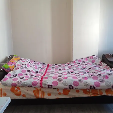 Be My Guest - Homestay Apartments Guest Houses Sleeping Rooms-3