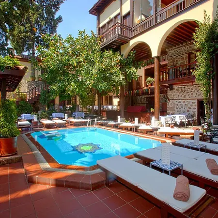 Colorful Flat With Terrace Near Hadrian'S Gate-3