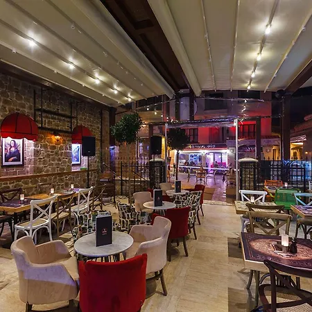 Goodman Hotel & Bistro-2